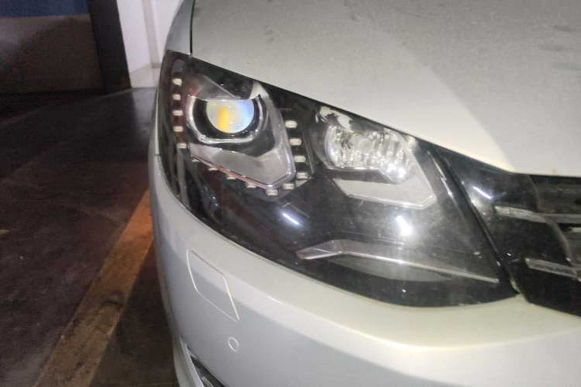 Used Volkswagen Sharan 2012 2.0 TSI Luxury Version Euro IV Right Front Headlight