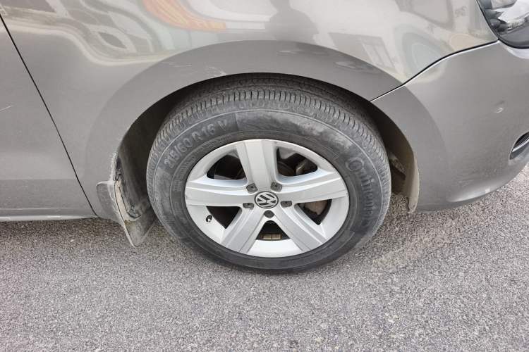 Used Volkswagen Sharan 2012 2.0 TSI Luxury Version Euro IV Right Front Wheel Hub