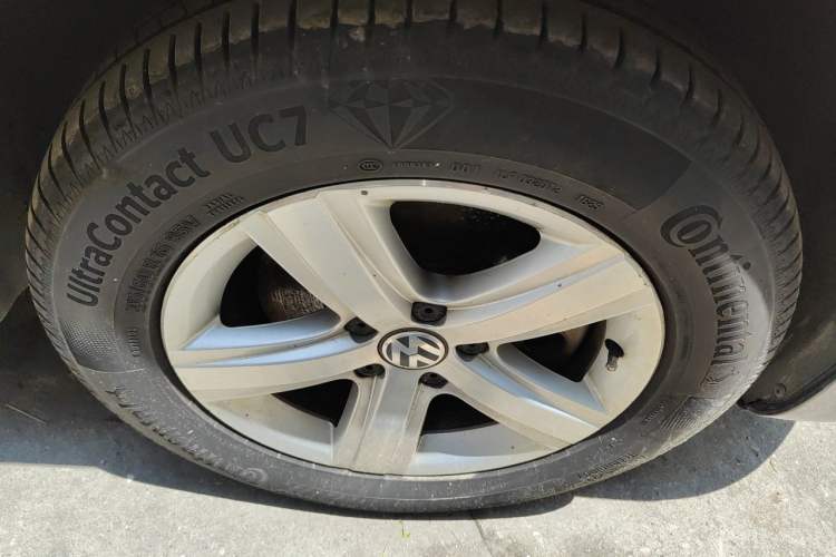 Used Volkswagen Sharan 2012 2.0 TSI Comfort Edition Euro IV Right Front Wheel Hub
