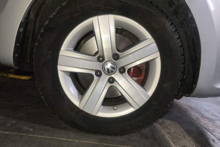 Used Volkswagen Sharan 2012 2.0 TSI Luxury Version Euro IV Right Front Wheel Hub