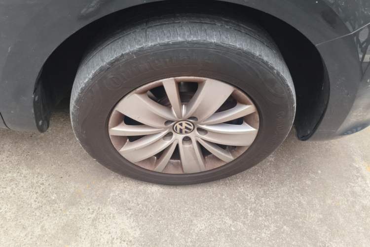 Used Volkswagen Sharan 2012 2.0 TSI Comfort Edition Euro IV Right Front Wheel Hub
