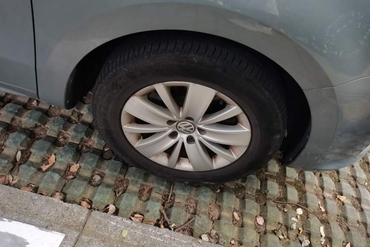Used Volkswagen Sharan 2012 2.0 TSI Standard Version Euro IV Right Front Wheel Hub
