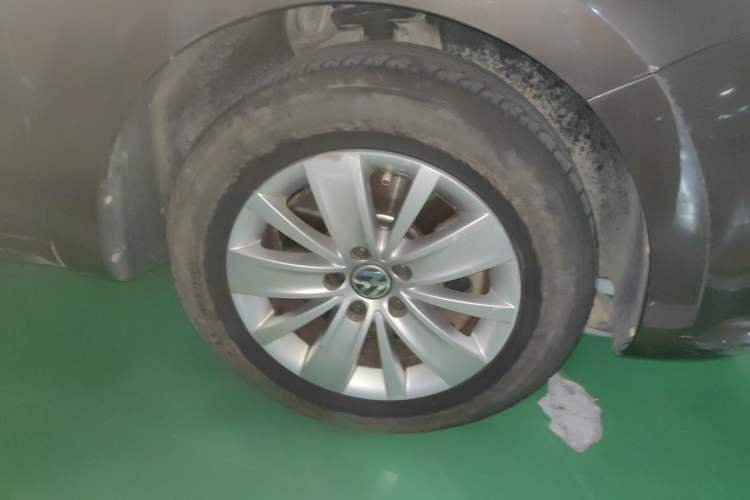 Used Volkswagen Sharan 2012 2.0 TSI Standard Version Euro IV Right Front Wheel Hub
