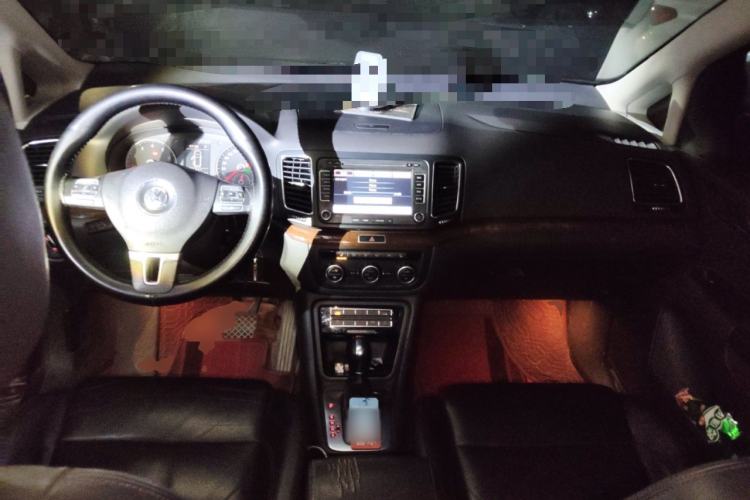 Used Volkswagen Sharan 2012 2.0 TSI Comfort Edition Euro IV Center Console