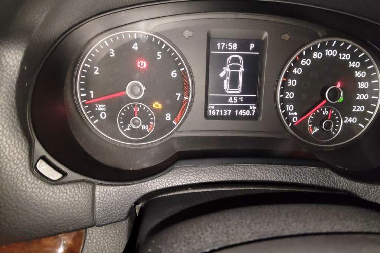 Used Volkswagen Sharan 2012 2.0 TSI Comfort Edition Euro IV Odometer Close Up