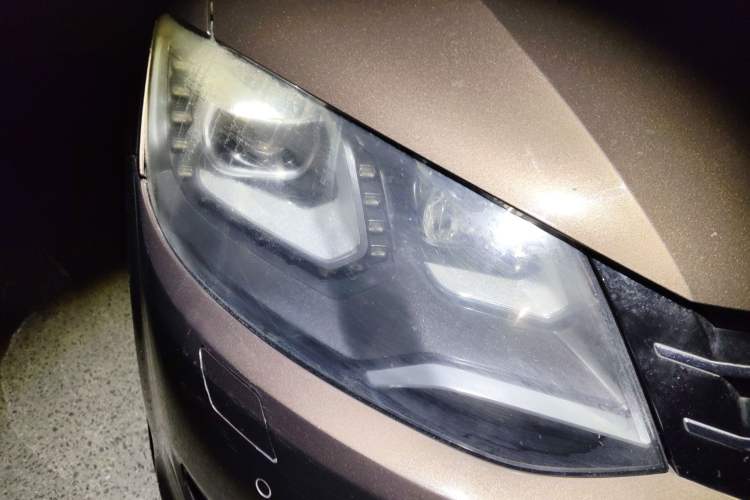 Used Volkswagen Sharan 2012 2.0 TSI Comfort Edition Euro IV Right Front Headlight