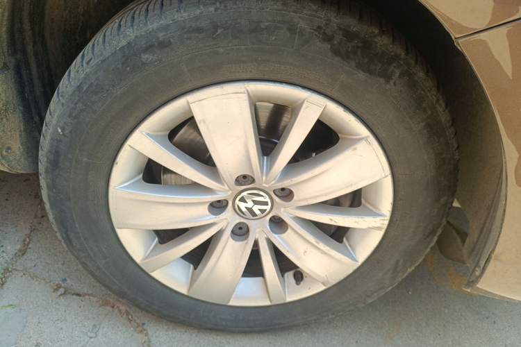 Used Volkswagen Sharan 2012 2.0 TSI Standard Version Euro IV Right Front Wheel Hub