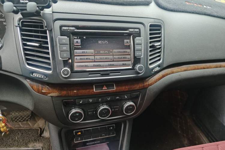 Used Volkswagen Sharan 2012 2.0 TSI Comfort Edition Euro IV Audio And AC Panel