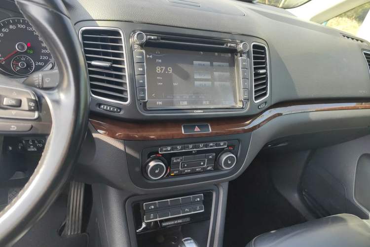 Used Volkswagen Sharan 2012 2.0 TSI Comfort Edition Euro IV Audio And AC Panel