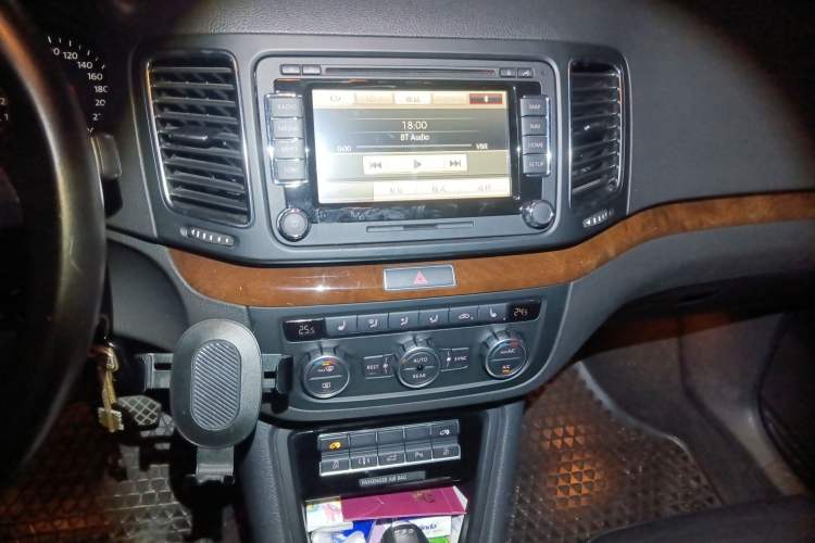 Used Volkswagen Sharan 2012 2.0 TSI Comfort Edition Euro IV Audio And AC Panel
