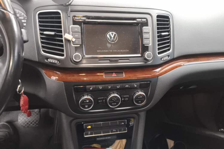 Used Volkswagen Sharan 2012 2.0 TSI Comfort Edition Euro IV Audio And AC Panel