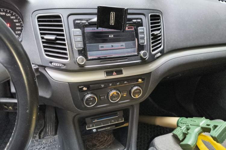 Used Volkswagen Sharan 2012 2.0 TSI Standard Version Euro IV Audio And AC Panel