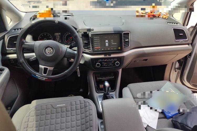 Used Volkswagen Sharan 2012 2.0 TSI Standard Version Euro IV Center Console