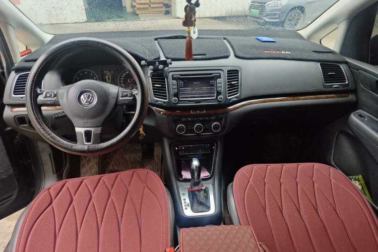 Used Volkswagen Sharan 2012 2.0 TSI Comfort Edition Euro IV Center Console