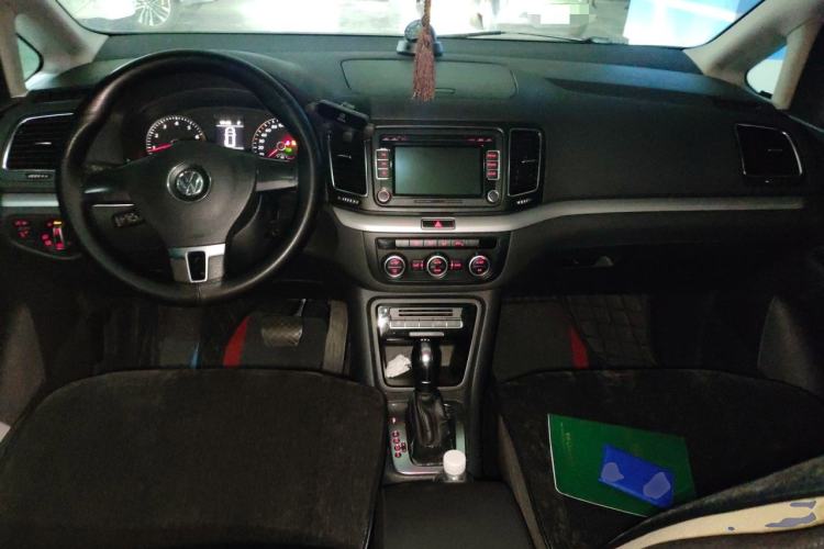 Used Volkswagen Sharan 2012 2.0 TSI Standard Version Euro IV Center Console