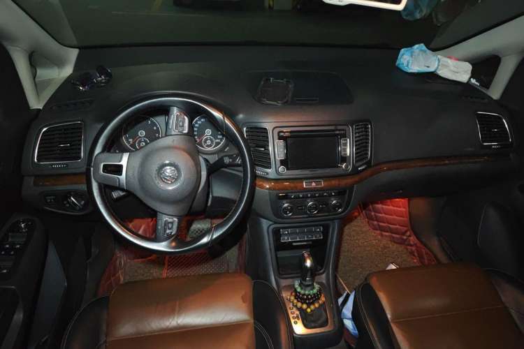 Used Volkswagen Sharan 2012 2.0 TSI Luxury Version Euro IV Center Console