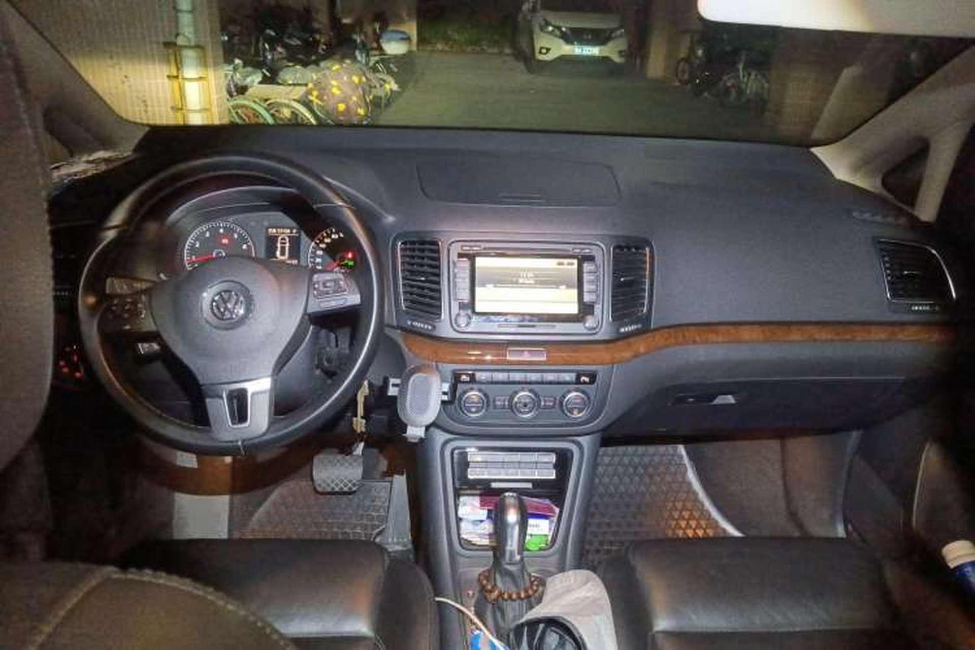Used Volkswagen Sharan 2012 2.0 TSI Comfort Edition Euro IV Center Console