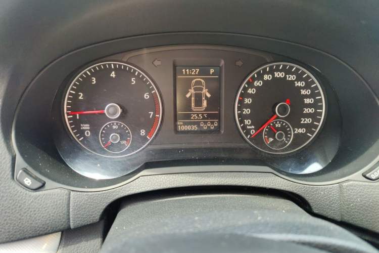 Used Volkswagen Sharan 2012 2.0 TSI Standard Version Euro IV Odometer Close Up