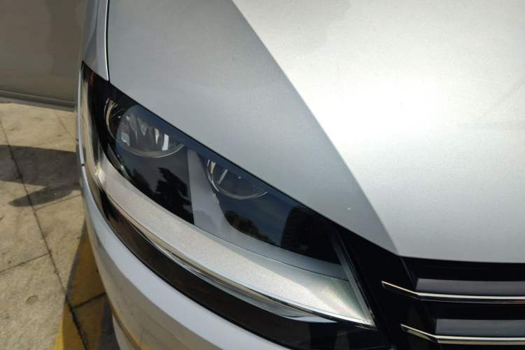 Used Volkswagen Sharan 2012 2.0 TSI Standard Version Euro IV Right Front Headlight