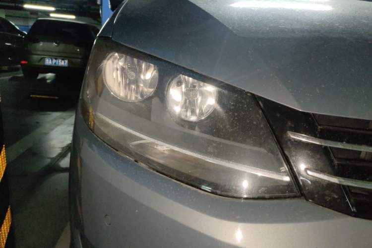 Used Volkswagen Sharan 2012 2.0 TSI Standard Version Euro IV Right Front Headlight