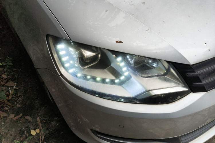 Used Volkswagen Sharan 2012 2.0 TSI Standard Version Euro IV Right Front Headlight