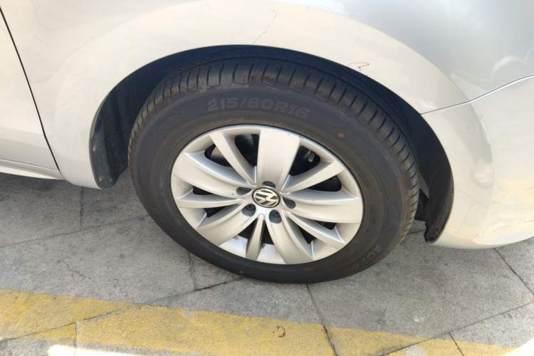 Used Volkswagen Sharan 2012 2.0 TSI Standard Version Euro IV Right Front Wheel Hub