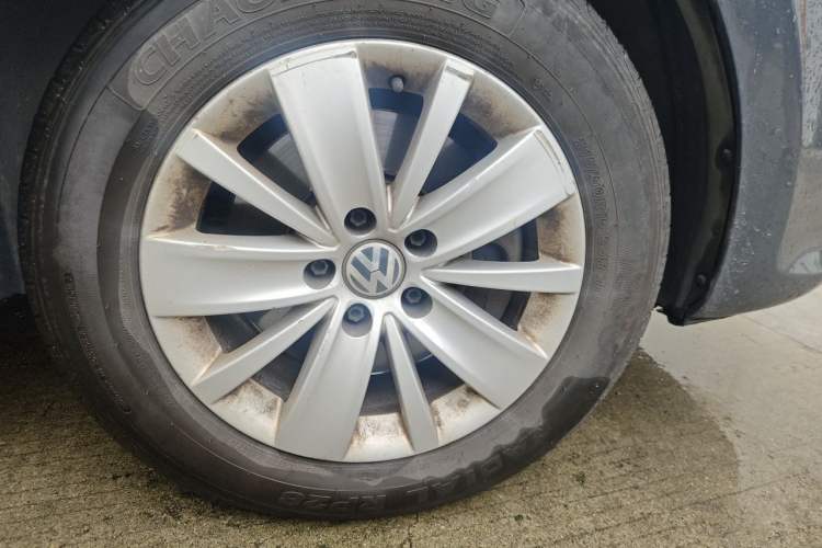 Used Volkswagen Sharan 2012 2.0 TSI Comfort Edition Euro IV Right Front Wheel Hub