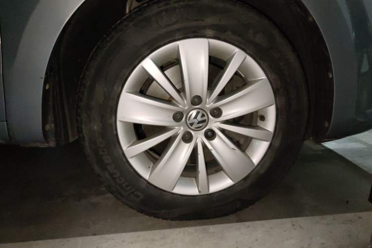 Used Volkswagen Sharan 2012 2.0 TSI Standard Version Euro IV Right Front Wheel Hub