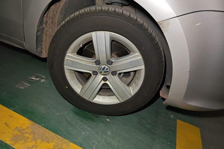 Used Volkswagen Sharan 2012 2.0 TSI Luxury Version Euro IV Right Front Wheel Hub