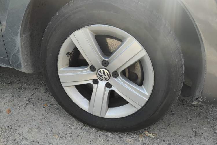 Used Volkswagen Sharan 2012 2.0 TSI Comfort Edition Euro IV Right Front Wheel Hub