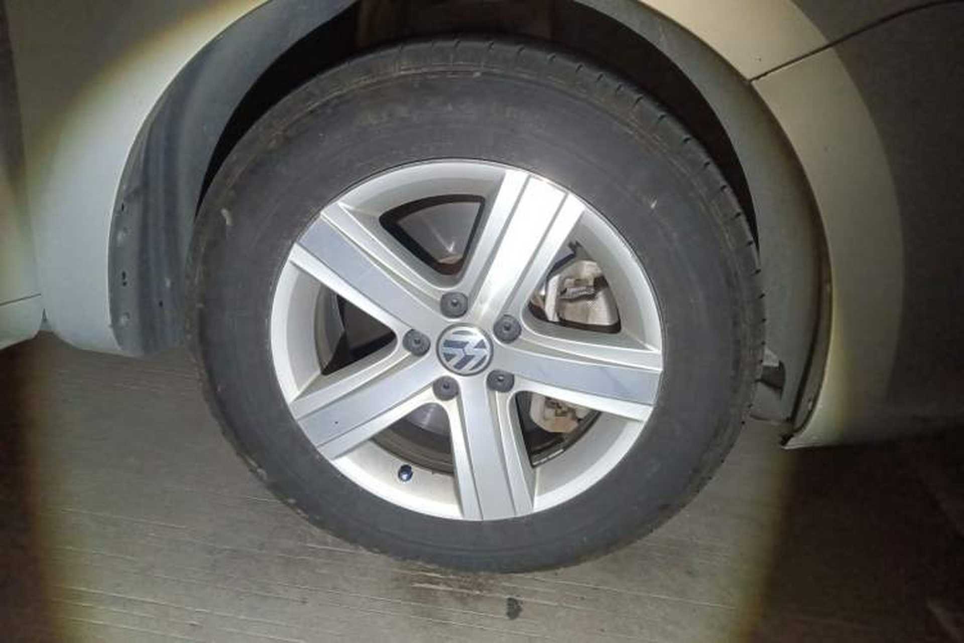 Used Volkswagen Sharan 2012 2.0 TSI Comfort Edition Euro IV Right Front Wheel Hub
