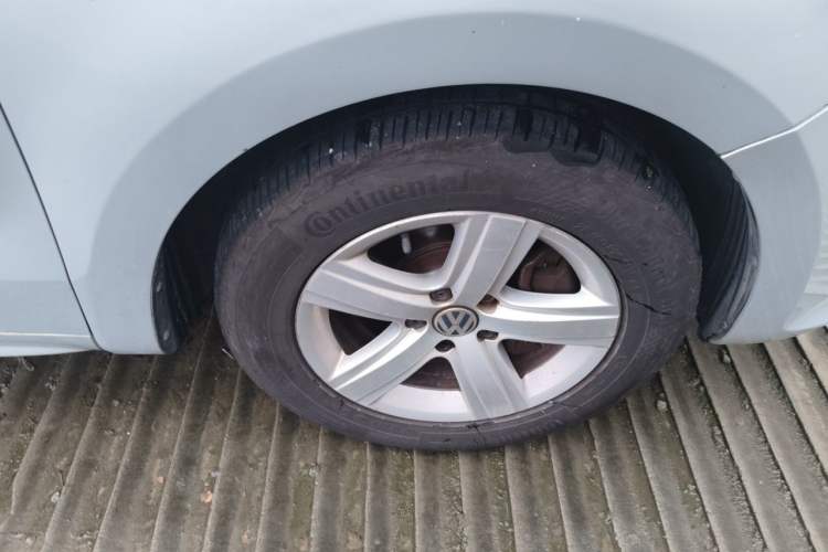 Used Volkswagen Sharan 2012 2.0 TSI Comfort Edition Euro IV Right Front Wheel Hub