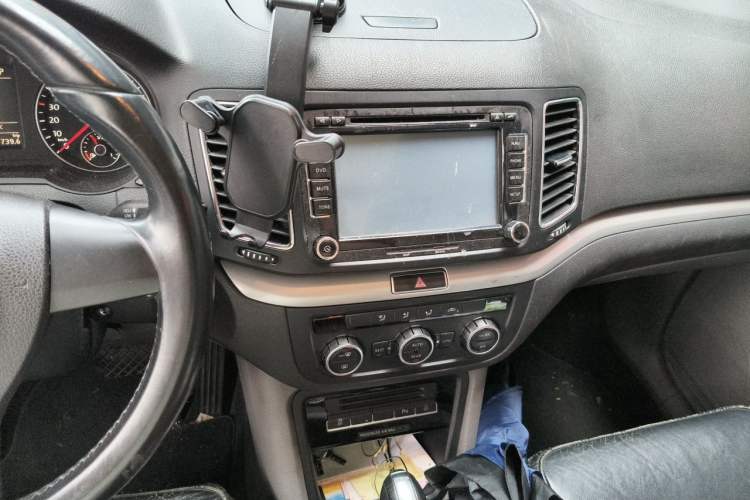 Used Volkswagen Sharan 2012 2.0 TSI Standard Version Euro IV Audio And AC Panel