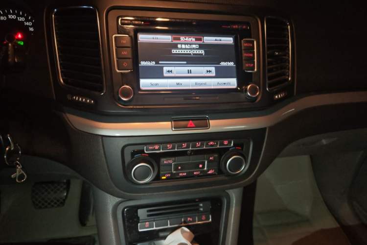 Used Volkswagen Sharan 2012 2.0 TSI Standard Version Euro IV Audio And AC Panel