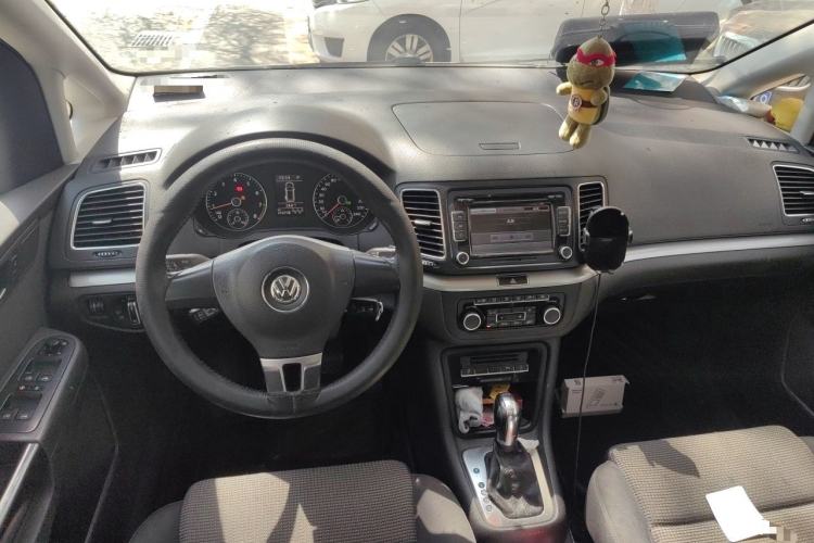 Used Volkswagen Sharan 2012 2.0 TSI Standard Version Euro IV Center Console