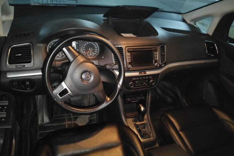 Used Volkswagen Sharan 2012 2.0 TSI Standard Version Euro IV Center Console