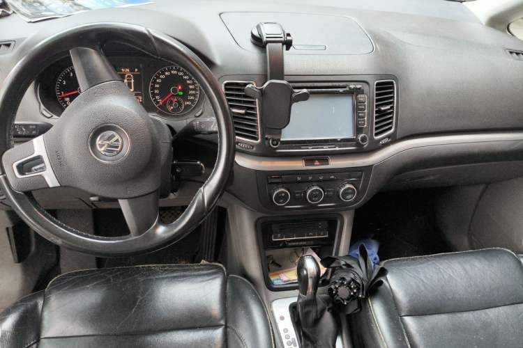 Used Volkswagen Sharan 2012 2.0 TSI Standard Version Euro IV Center Console