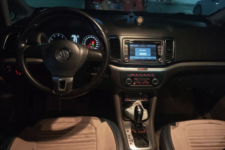 Used Volkswagen Sharan 2012 2.0 TSI Standard Version Euro IV Center Console