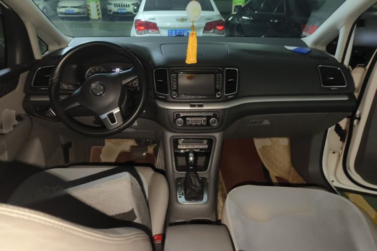 Used Volkswagen Sharan 2012 2.0 TSI Standard Version Euro IV Center Console