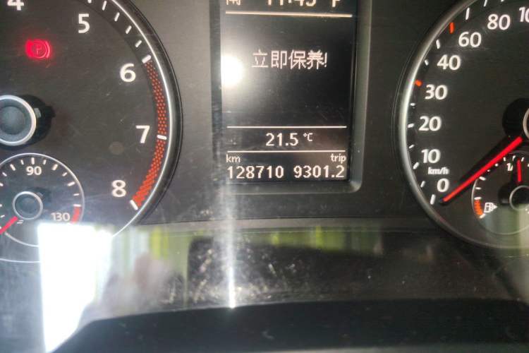 Used Volkswagen Sharan 2012 2.0 TSI Luxury Version Euro IV Odometer Close Up