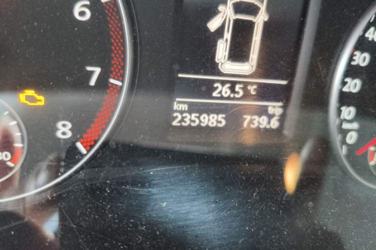 Used Volkswagen Sharan 2012 2.0 TSI Standard Version Euro IV Odometer Close Up