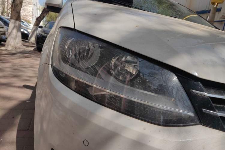 Used Volkswagen Sharan 2012 2.0 TSI Standard Version Euro IV Right Front Headlight