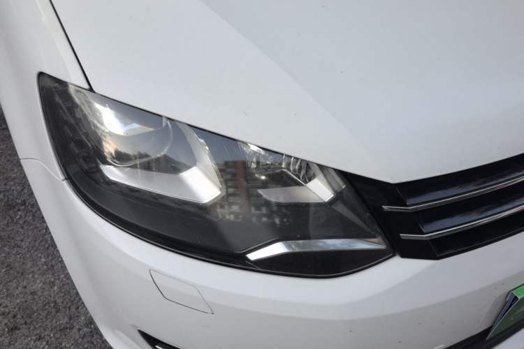 Used Volkswagen Sharan 2012 2.0 TSI Comfort Edition Euro IV Right Front Headlight