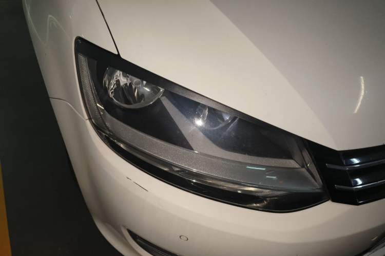 Used Volkswagen Sharan 2012 2.0 TSI Standard Version Euro IV Right Front Headlight