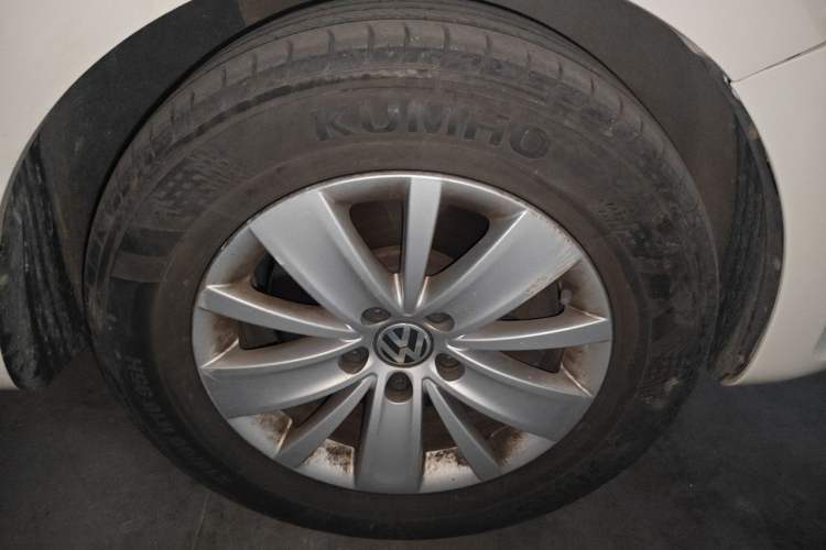 Used Volkswagen Sharan 2012 2.0 TSI Standard Version Euro IV Right Front Wheel Hub