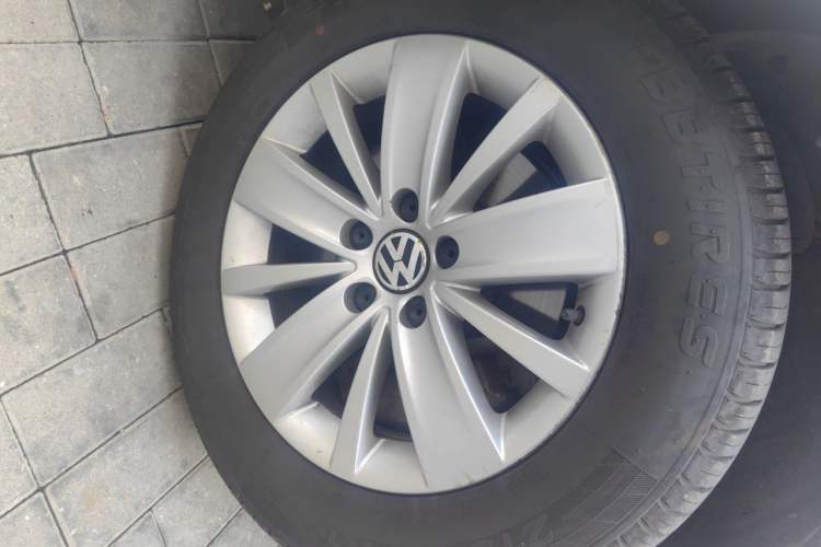 Used Volkswagen Sharan 2012 2.0 TSI Standard Version Euro IV Right Front Wheel Hub
