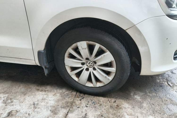 Used Volkswagen Sharan 2012 2.0 TSI Standard Version Euro IV Right Front Wheel Hub