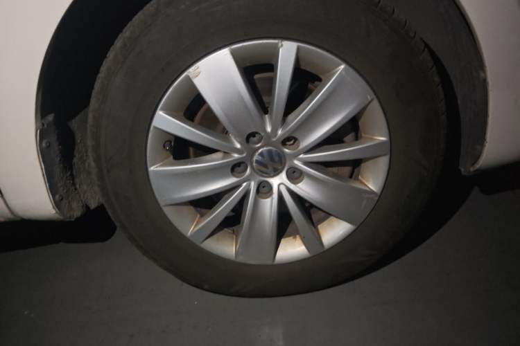 Used Volkswagen Sharan 2012 2.0 TSI Standard Version Euro IV Right Front Wheel Hub