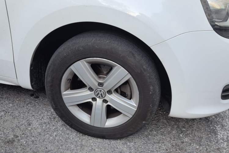 Used Volkswagen Sharan 2012 2.0 TSI Comfort Edition Euro IV Right Front Wheel Hub