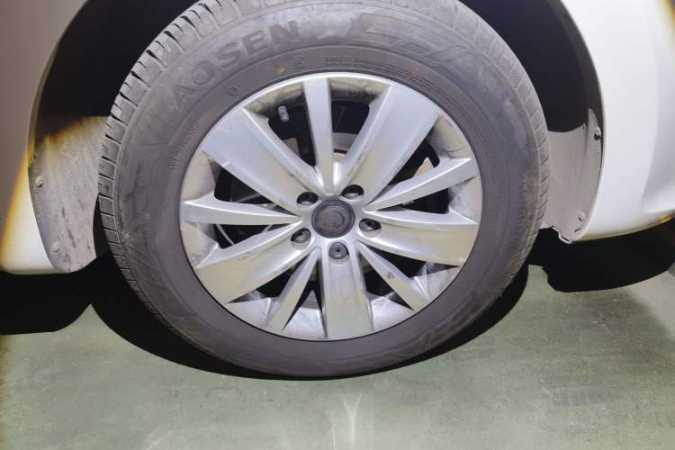 Used Volkswagen Sharan 2012 2.0 TSI Standard Version Euro IV Right Front Wheel Hub